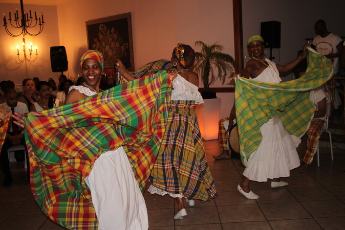 Costumes Croles pour preserver nos traditions sur www.kamaniok.com