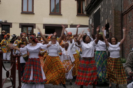Costumes Croles pour preserver nos traditions sur www.kamaniok.com