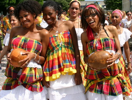Costumes Croles pour preserver nos traditions sur www.kamaniok.com